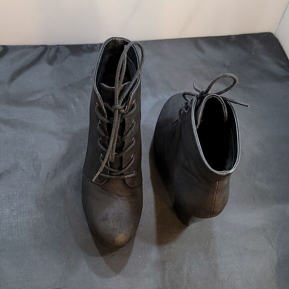 MOSSIMO SUPPLY CO WOMEN'S SUEDE HIGH HEEL ANKLE BOOTS - Picture 5 of 16